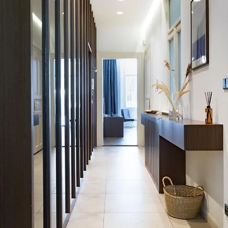 Elegant Paris Ave With A Terrace Apartment Prague