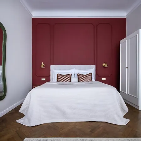 Elegant Paris Ave With A Terrace شقة براغ