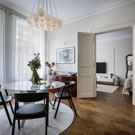 Elegant Paris Ave With A Terrace براغ