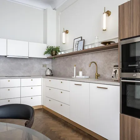 Elegant Paris Ave With A Terrace شقة براغ
