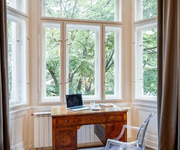 아파트 Elegant Paris Ave With A Terrace 프라하