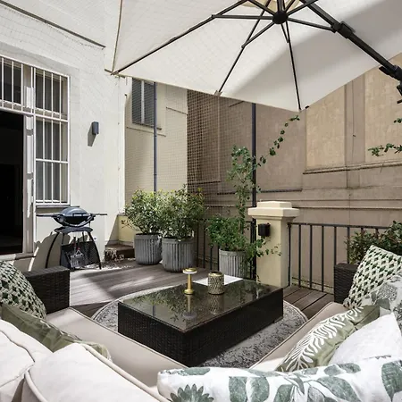 Elegant Paris Ave With A Terrace