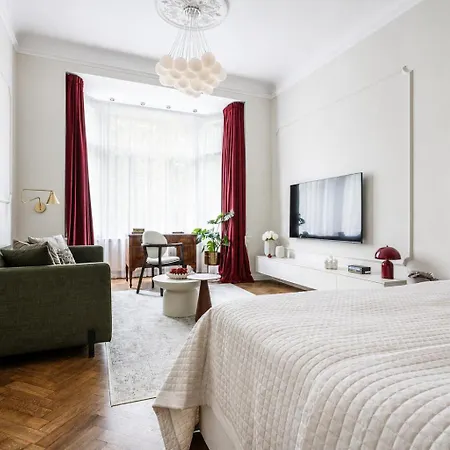 Elegant Paris Ave With A Terrace Lejlighed Prag